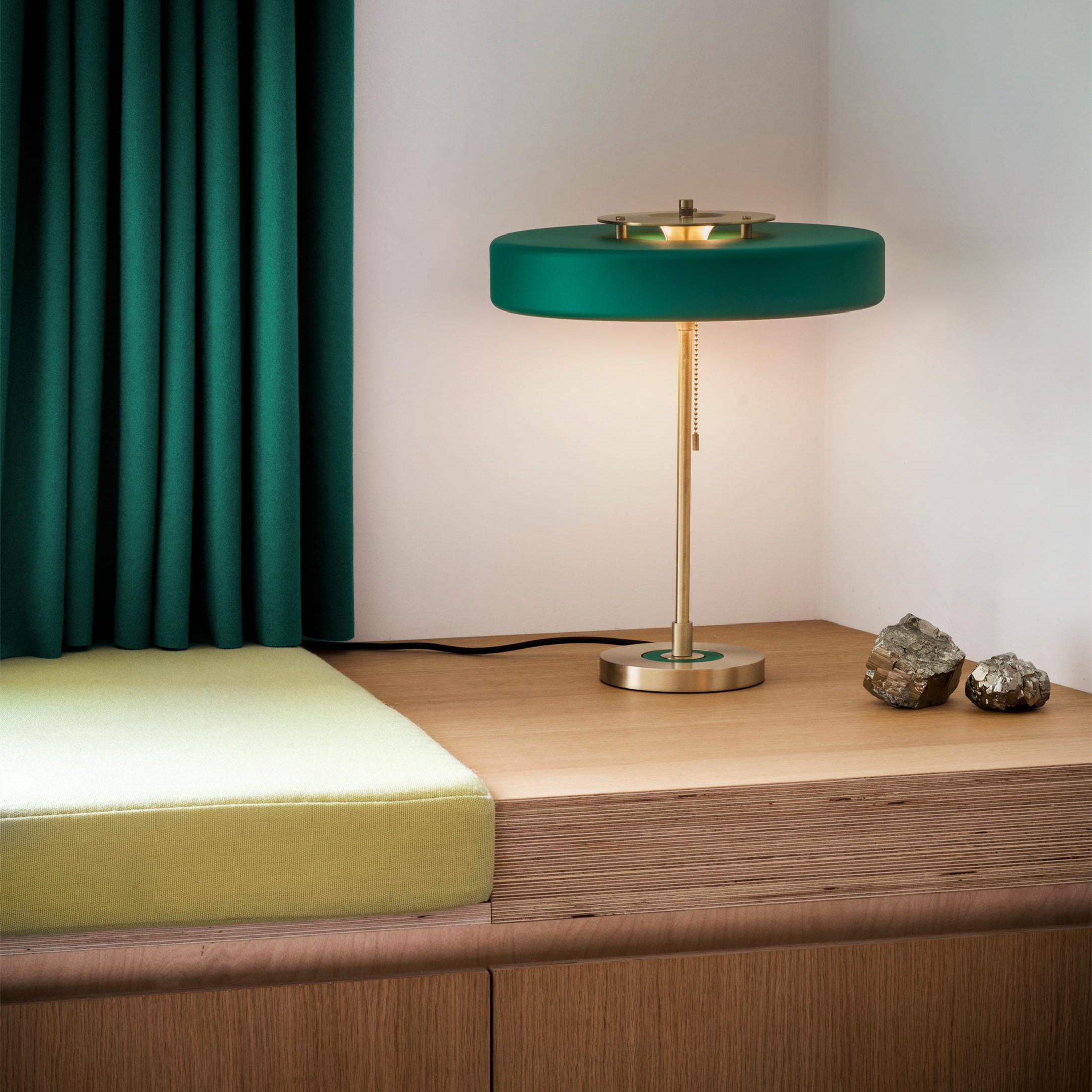 Roberto Nordic Revolve Table Lamp